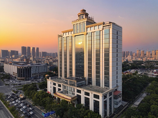 深圳银濠花园酒店(大运新城爱联地铁站店)