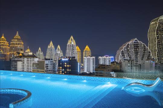 威兰汀·天际高空泳池酒店(西双版纳景洪告庄西双景星光夜市店)图片