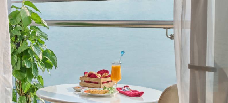 下龙湾德拉西酒店 - 现代湾景度假胜地(DeLaSea Ha Long Hotel - Modern Bayview Escape)图片