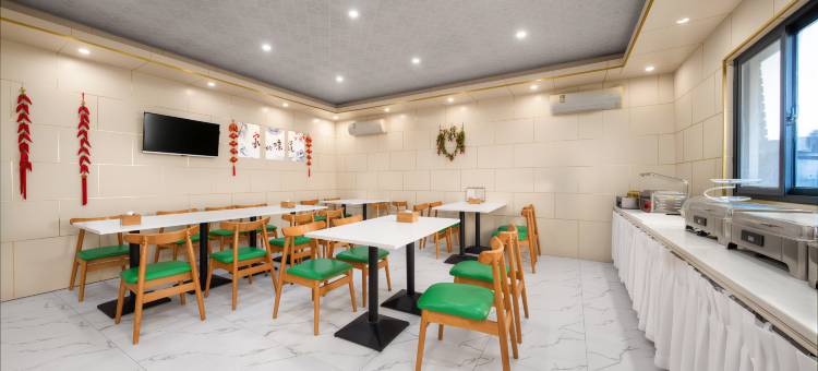 青皮树酒店(界首宁洛高速路口店)图片
