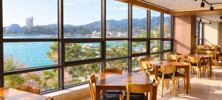 江原束草华美达酒店(Ramada by Wyndham Gangwon Sokcho)图片