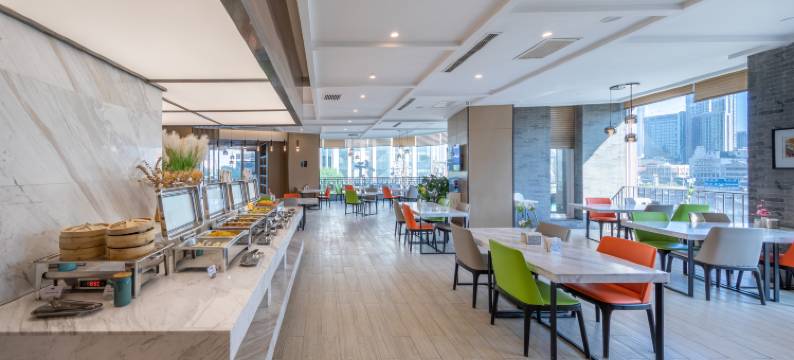 天津五大道小白楼地铁站亚朵酒店图片