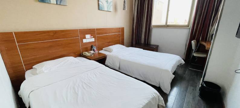 华苑轻舍酒店(沈丘东关汽车站店)图片