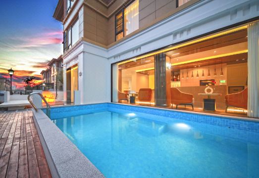 天幕云居.泳池影音设计师美宿（朱家尖蜈蚣峙码头观音法界店）