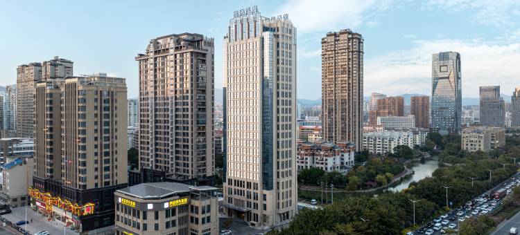 莆田文献东路玉湖亚朵酒店图片