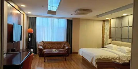 九隆大酒店(白楊河公園店)