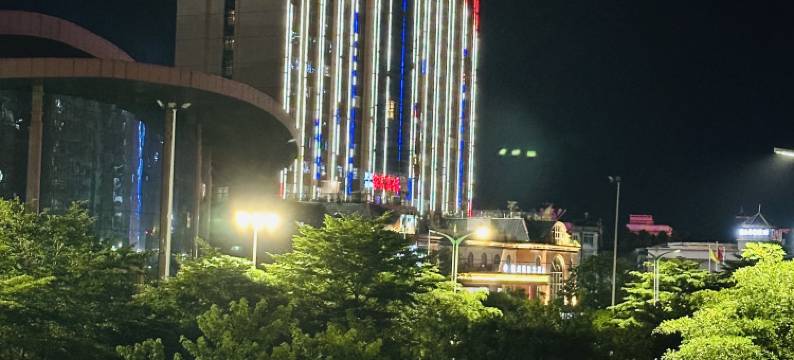 森林之巅粤塔电竞酒店图片
