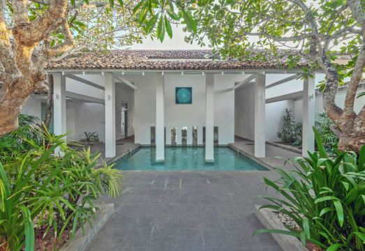 Ishq Talpe Hotel Overview