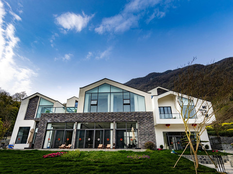 平武岭上雪民宿