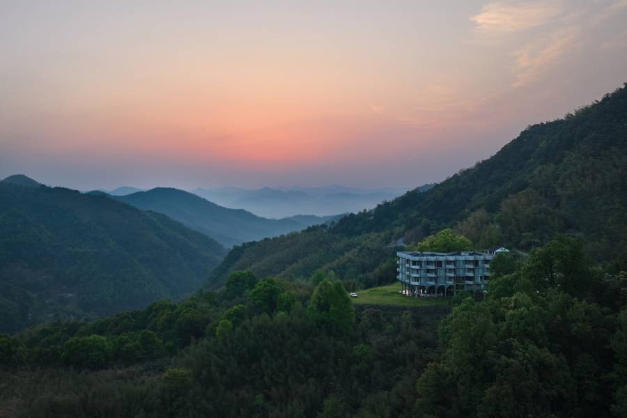草塗·温泉建築美宿(桐廬店)