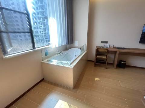 瑞丽云遥温泉酒店(瑞丽古城风情广场店)图片