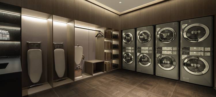 张家界国家森林公园标志门亚朵酒店图片