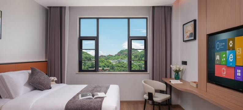 泸西禾尔曼酒店(锦辉广场店)图片