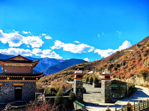 花筑·唐拉颇章·悬崖藏地民宿(牟尼沟风景区店)图片