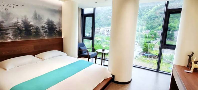 杭州临安龙井源民宿(龙井峡漂流三渡山地运动公园店)图片