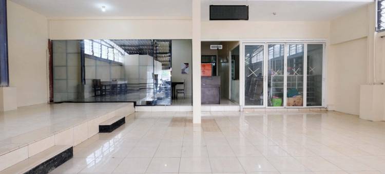 瑞德多兹酒店 @ 三宝珑塞提雅布迪路(RedDoorz Near Universitas Diponegoro Semarang)图片