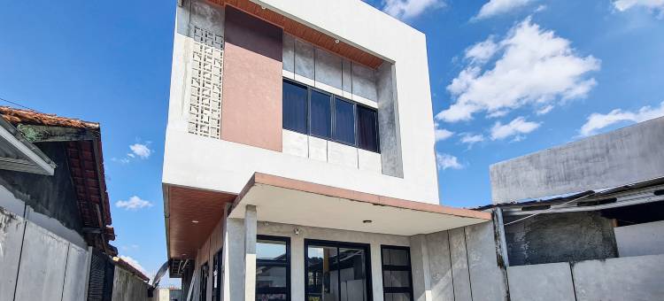 红多兹家庭旅馆普禾加多火车站2(RedDoorz near Stasiun Purwokerto 2)图片