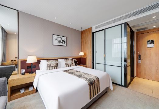 Dynasty Hotel (Shenzhen Futian Port) Hotel Overview