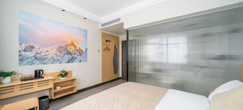 零壹智能影音酒店(桂林高铁北站店)图片