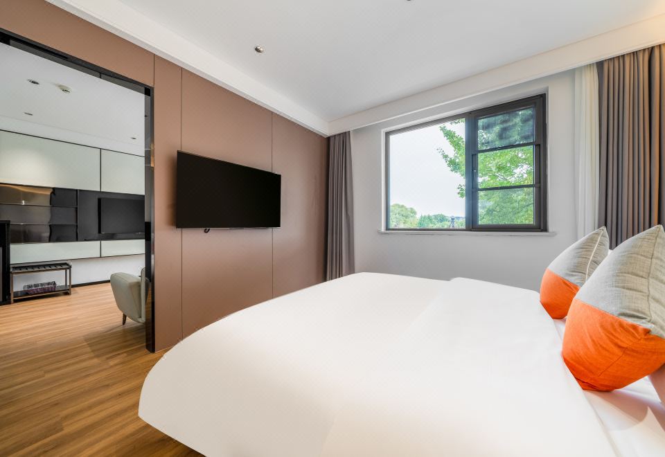 Suzhou Huguang Mountain House Hotel (Xishan Island Happy Farm) Hotel Overview