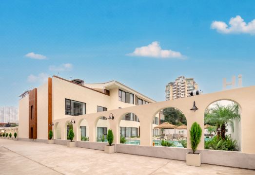 Faniin · Between flowers Courtyard VillaHotel Overview