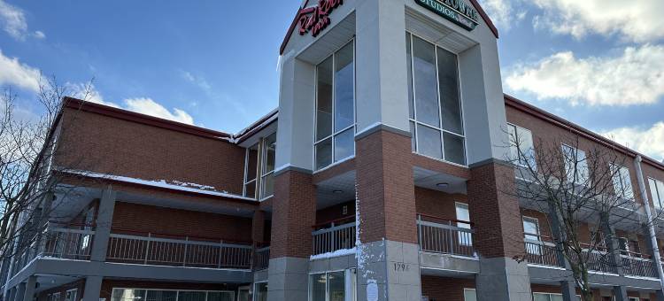 红屋顶酒店-奥本希尔斯(HomeTowne Studios Auburn Hills)图片