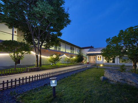 花向晚庭院花园酒店(兰陵人民广场县政府店)