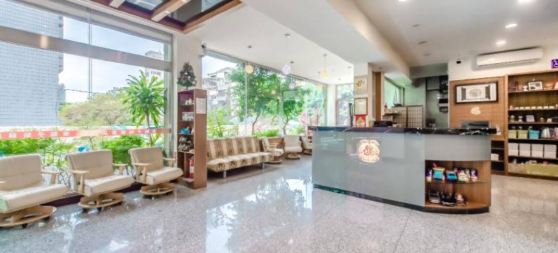 台南来点子站前旅店图片