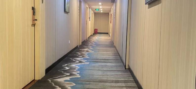 深圳正泰商务酒店(深圳龙岗龙城广场地铁站店)图片
