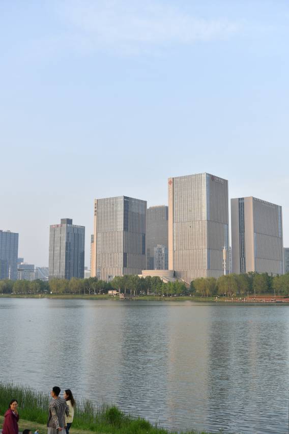 郑州东站龙子湖高校区仟那元熙酒店图片