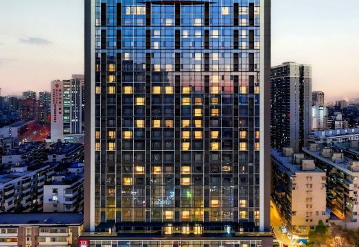 武汉江汉路丽芮酒店外景图