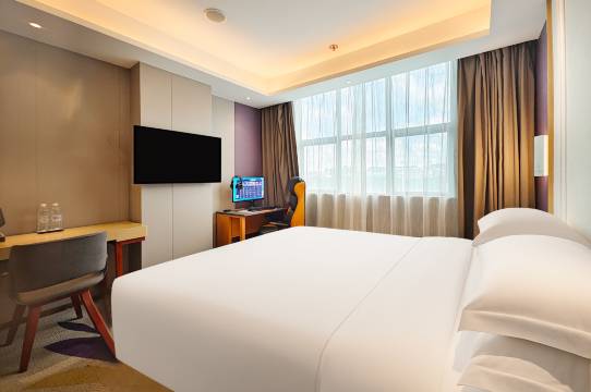 竞放电竞酒店(深圳沙井步涌地铁站店)