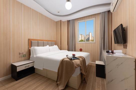 云泊轻悦酒店(红钢城地铁站武汉站店)