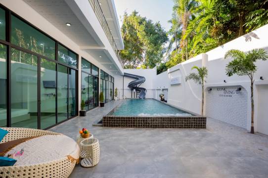 芭堤雅 ICON 豪華泳池別墅「10 床」 海洋遊艇俱樂部 4 公里(THE I-CON Luxury PoolVilla Pattaya "10 bed" Ocean Yacht Club 4 km)