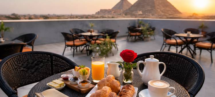 凤凰金字塔景观旅馆(Phoenix Pyramids roof top)图片