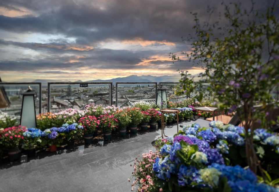 Junan Da·Sky Garden Panoramic Art Hotel (the Old Town of Lijiang Branch) over view