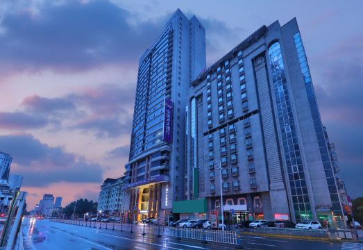 哈尔滨火车站医大一院桔子水晶酒店外景图