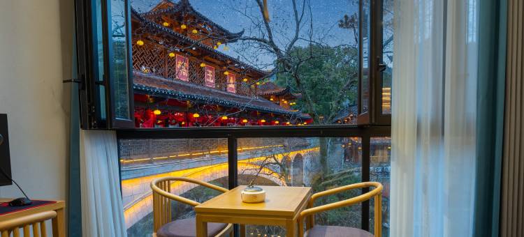 十二城·寒江楼·观景临江庭院温泉loft设计云宿(芙蓉镇大瀑布店)图片