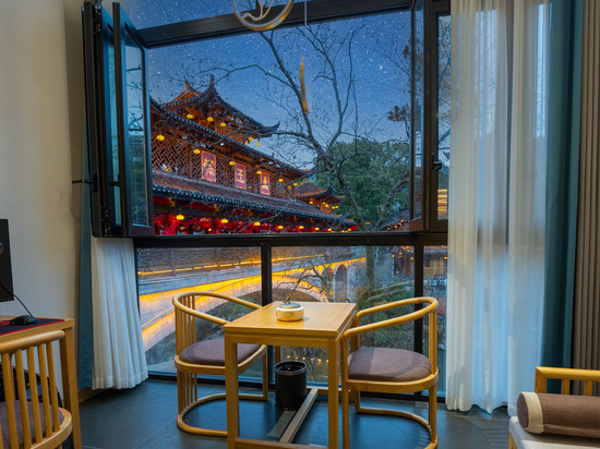 十二城·核心景区·夜景尽收眼底｜复式临江美宿(芙蓉镇瀑布店)