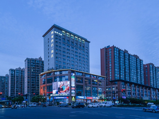景莱臻选酒店(上海虹桥威宁路地铁站店)