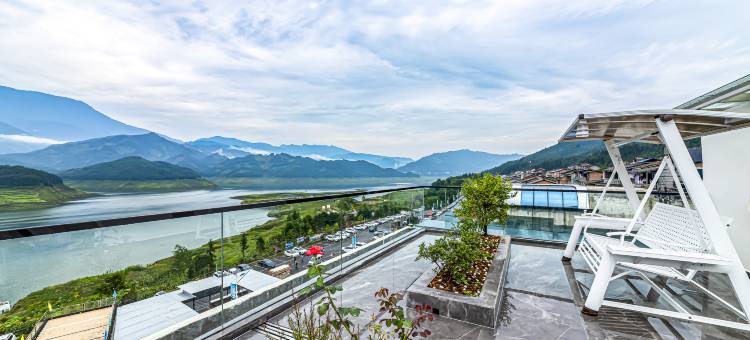 悦享·栖景Horizon揽湖露台影音美宿(雅女湖店)图片