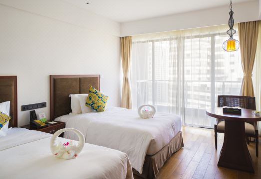 Wyndham Garden Lingshui Hotel Overview