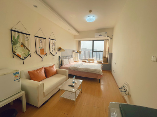 嘉程投影民宿(龙湖时代天街店)