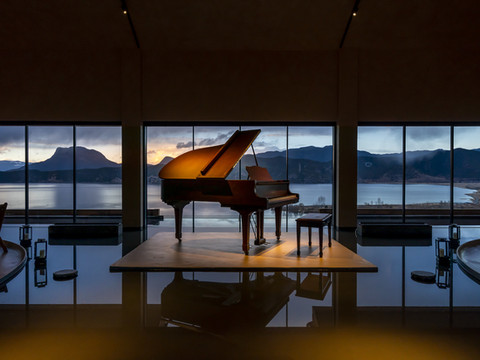 泸沽湖且曼·入影松半山酒店