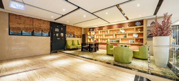 V+精品主题酒店(兴仁广场振兴大道店)图片