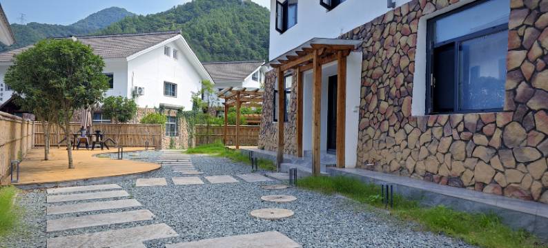 山坡上陌野山居民宿图片