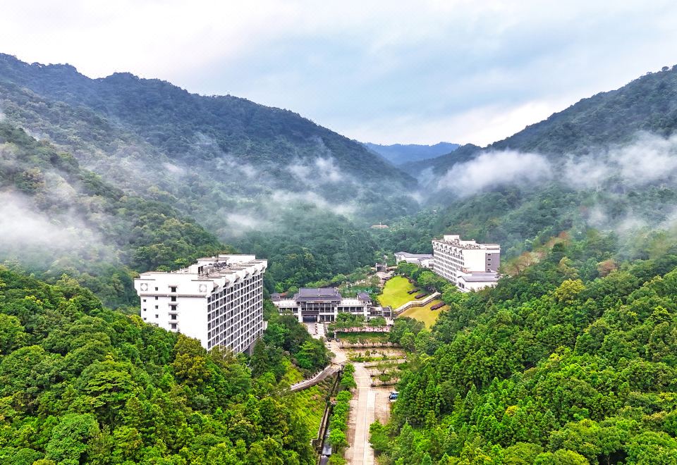 Xinfeng Utop Spring Primeval Forest ResortsHotel Overview