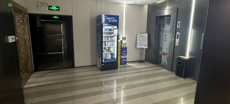 痞痞熊尖锋电竞酒店(湘潭万达广场店)图片