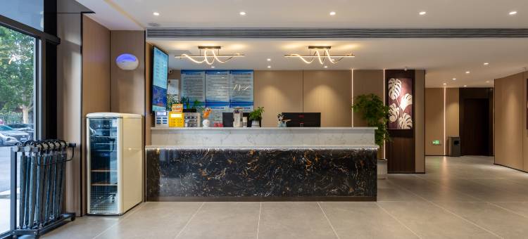 漫城酒店(天一生活广场店)图片