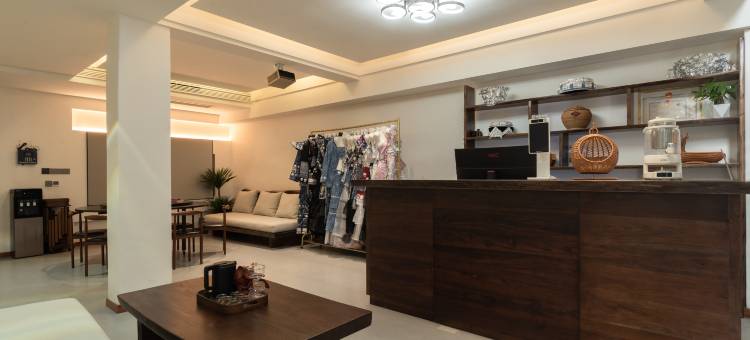 幕辰山居民宿(西江千户苗寨景区六号风雨桥店)图片